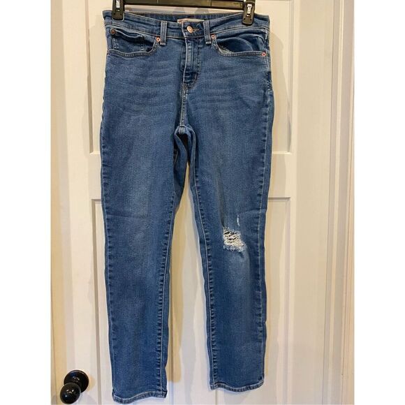 Levi’s Signature Blue Jeans Boyfriend style Sz 10 with distressed knee petite - Picture 1 of 5